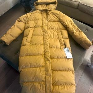 Lululemon rare color size 8 wunder puff long in bold beige